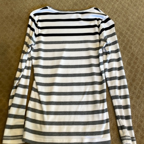 Women’s Tommy Bahama Long Sleeve Tee - Picture 5 of 5